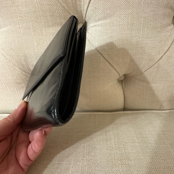 Gucci Magnetic Closure Wallet - Picture 7 of 9